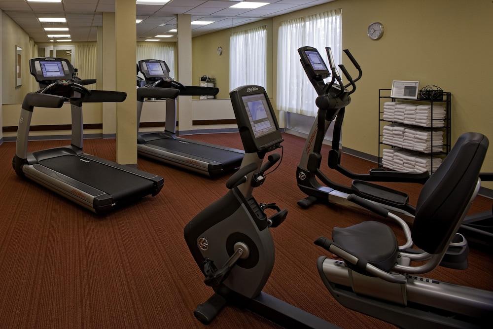 Hyatt Place Airport Hotel 3*